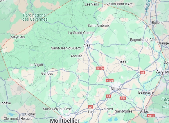 Carte routière du Parc national des Cévennes et ses environs, incluant Nîmes, Alès, Montpellier, Avignon et une zone délimitée.